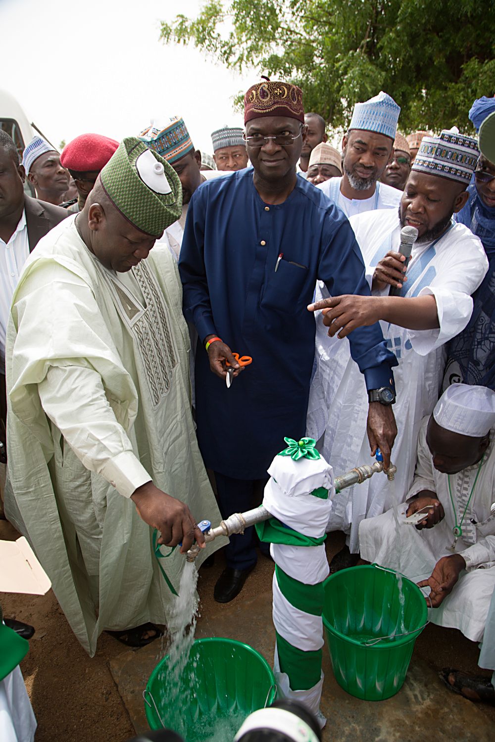 Hon Minister of Power Works  Housing and Special Guest of Honour Mr Babatunde Fashola SANmiddle Governor of Zamfara State Dr AbdulAziz Yari AbubakarleftCommissioner Ministry for Local Government  Chieftaincy Affairs Zamfara State Hon Muttaka Muhammad Rini right and others during the Commissioning of 84 Units of Solar Powered Motorized Boreholeas part of activities to commemorate the 6thAnniversary of Governor Yaris administration in Zamfara State on Monday 15th May 2017