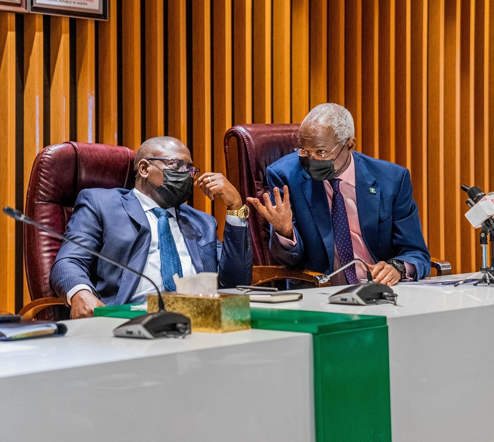 Hon. Minister of Works and Housing, Mr. Babatunde Fashola, SAN (right),  and Executive Chairman, Federal Inland Revenue Service (FIRS), Mr. Muhammad Nami (left) during the Press Briefing on the 44  Critical Roads Funded by the NNPC through the Road Infrastructure Development and Refurbishment Tax Credit Scheme (Phase II) at the Conference Hall of the Ministry of Works and Housing Headquarters, Mabushi, Abuja on Tuesday, 31st January 2023.