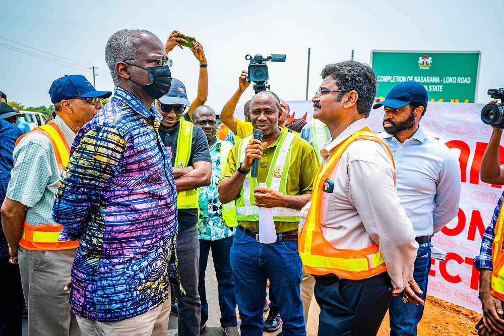 Hon.Minister of Works and Housing, Mr Babatunde Fashola,SAN (left), Director Highways,Â North Central Zone,Â Engr. Bola Aganaba (2nd left), Federal Controller of Works, Nasarawa State, Engr. Idah Daikwo (2nd right) and Technical Manager, Gitto Construzioni General Nigeria Ltd, Engr. Ravi Sankar and others during the inspection of Section II of Nasarawa- Loko Road and the Loko - Oweto Bridge across the River Benue in Nasarawa and Benue States on Tuesday, 4th AprilÂ Â 2023
