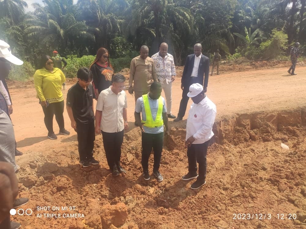 Honourable Minister of Works, H.E, Sen. (Engr) David Nweze Umahi at the handover of the completed 2nd Niger Bridge project and ancillary facilities from Messrs. Julius Berger Nigeria (JBN) Plc  at the 2nd Niger Bridge toll station on 3rd December, 2023.
