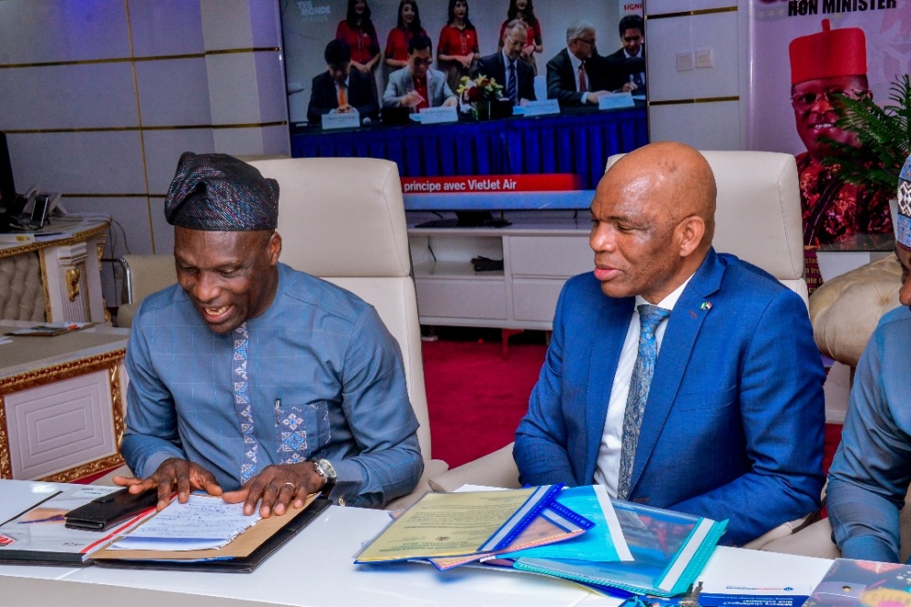 Honourable Minister of Works, His Excellency, Sen. Engr. Nweze David Umahi CON finalizing discussions with investors from Netherlands to attract a grant of 25 million Euros for the construction of priority bridges in Nigeria.