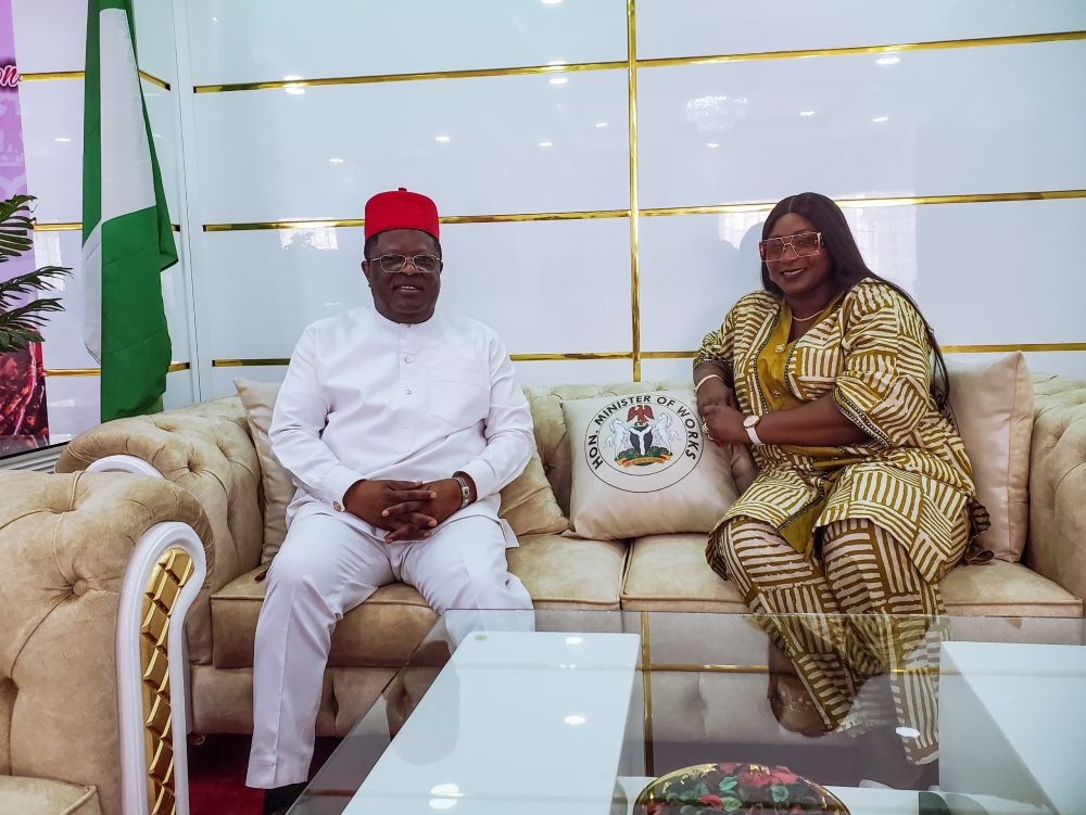 HONOURABLE  MINISTER OF WORKS HAD AN AUDIENCE  WITH THE WIFE OF THE GOVERNOR  OF EBONYI  STATE, HER EXCELLENCY,  CHIEF MRS. UZOAMAKA MARY-MAUDLINE NWIFURU AND THE FIRST DAUGHTER OF THE FEDERAL REPUBLIC OF NIGERIA AND IYALOJA GENERAL, CHIEF MRS. FOLASADE TINUBU-OJO