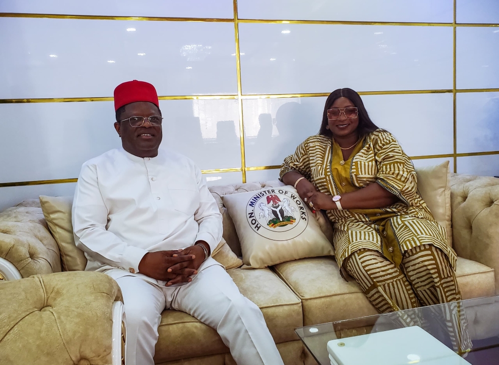 HONOURABLE  MINISTER OF WORKS HAD AN AUDIENCE  WITH THE WIFE OF THE GOVERNOR  OF EBONYI  STATE, HER EXCELLENCY,  CHIEF MRS. UZOAMAKA MARY-MAUDLINE NWIFURU AND THE FIRST DAUGHTER OF THE FEDERAL REPUBLIC OF NIGERIA AND IYALOJA GENERAL, CHIEF MRS. FOLASADE TINUBU-OJO