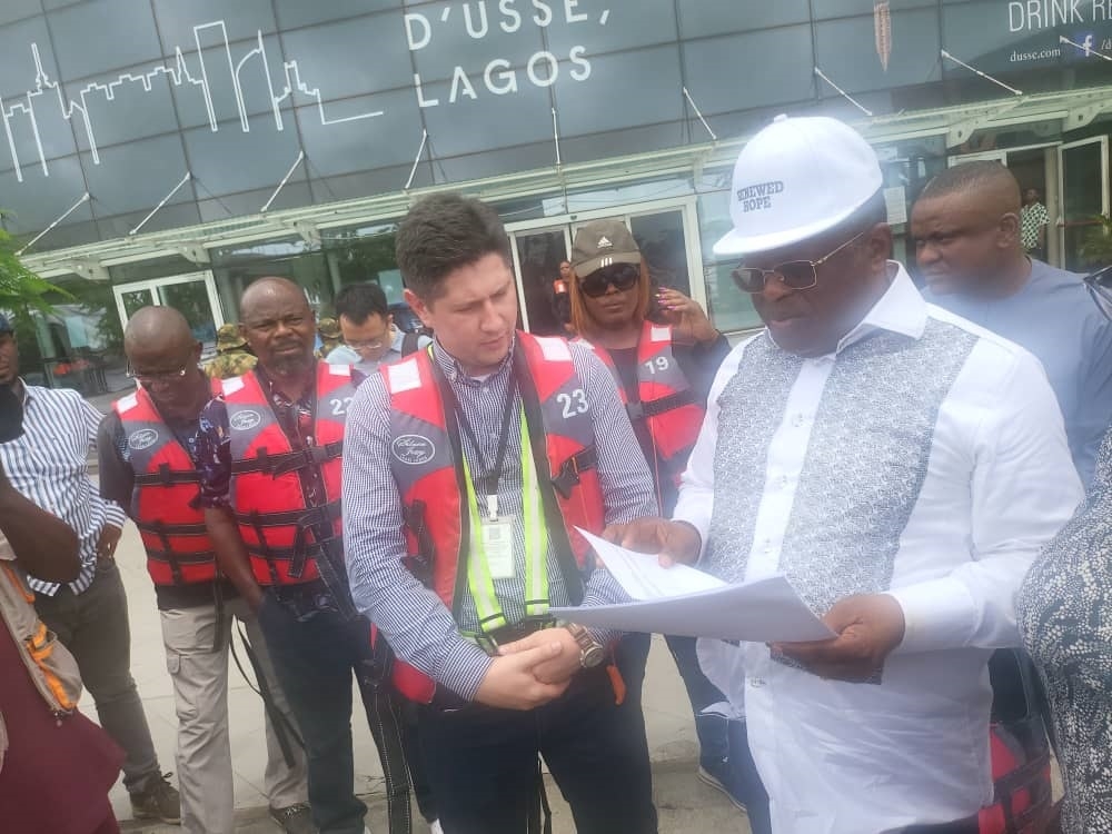 Honourable Minister of Works, His Excellency Sen. Engr. Nweze David Umahi, CON, with other dignitaries during the official handover of the first phase of the project, made up of 47.47 kilometers dual carriageway, to Hitech Construction Company Ltd