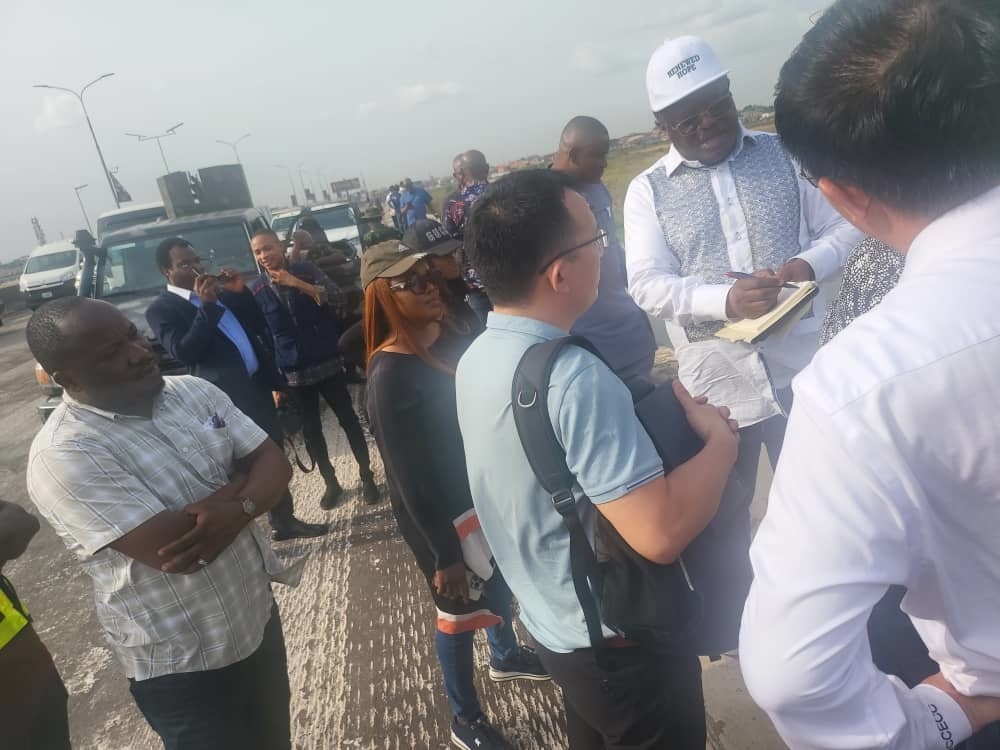 Honourable Minister of Works, His Excellency Sen. Engr. Nweze David Umahi, CON, with other dignitaries during the official handover of the first phase of the project, made up of 47.47 kilometers dual carriageway, to Hitech Construction Company Ltd